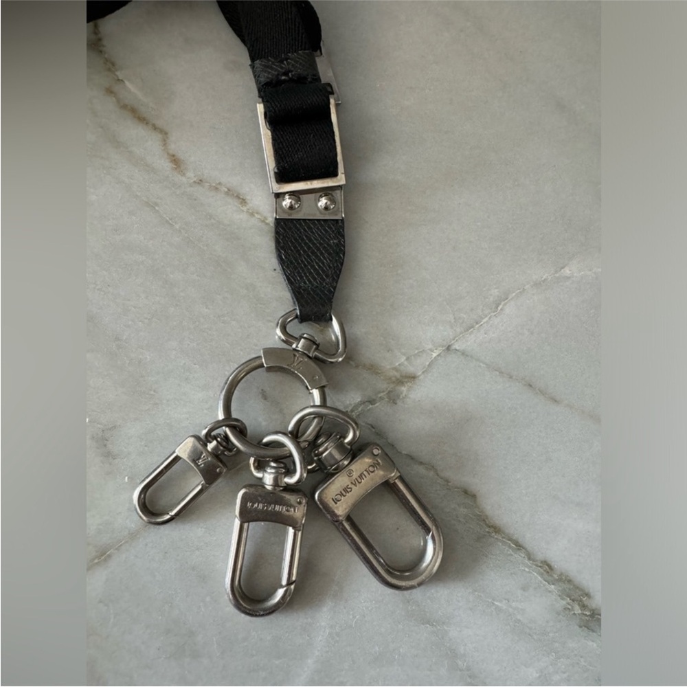 Louis Vuitton Taiga Collier Pochette Cles Neck Strap - Picture 8 of 9